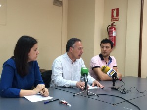 Maria Àngels Marí, Carlos Bravo y Diego Ponce, portavoces de Mar Blava, hoy en rueda de prensa. Foto: L. A.