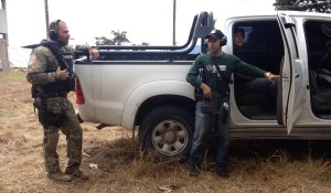 A la izquierda de la imagen, José Félix en el reportaje grabado por 'En tierra hostil' en Honduras. Imagen: Antena 3