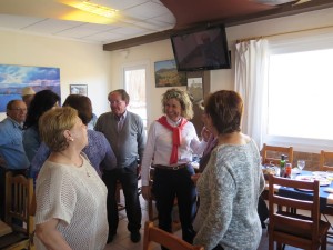 Encuentro entre Neus Marí y los mayores del municipio