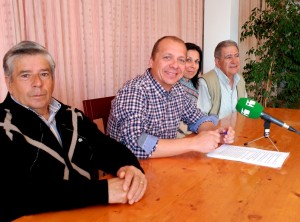 El presidente de PI-Eivissa Juanjo Ferrer (segundo por la izquierda), junto a otros representantes de la formación. Foto: PI-Eivissa