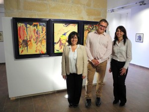 Pepita Gutiérrez y Sara Ramon amb el comissari de l’exposició Antoni Álvarez de Arana.