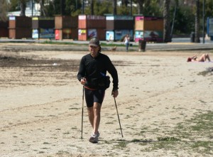 Bernabé Rodríguez caminará sin descanso en la playa de s'Arenal durante cuatro días. Foto: C. V.