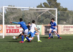 Luque, en el momento de marcar el primer gol del partido en el minuto 15.