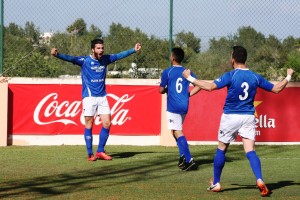 Luque, Zurdo y Yeste celebran un gol en un partido de Liga. Fotos: C. V. 