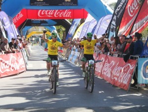 Fabian Rabensteiner y Johnny Cattaneo celebran su triunfo en la Vuelta a Ibiza en MTB. Fotos: C. V.