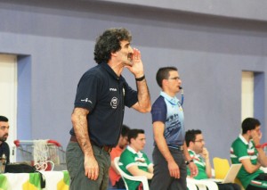 Toni Gino Corona, entrenador del Ushuaïa, en un partido del conjunto ibicenco.