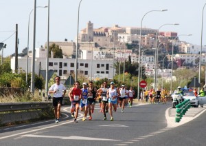 Un total de 905 participantes tomaron parte tanto en la prueba grande como en la mini cursa.