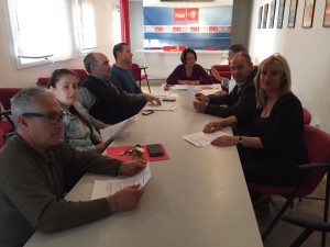 Imagen de la reunión mantenida entre el PSOE y los sindicatos. 