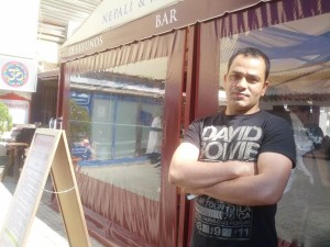 Toya Nath Kandel, en la terraza del restaurante que regenta en Ibiza