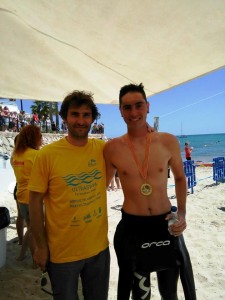 Artiz Rodríguez, vencedor de la tercera edición de la Ultraswim, junto a Juanjo Serra.