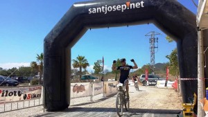 Enrique Morcillo vence en la Sant Josep Xtrem por delante de Costa. Fotos: Elitechip