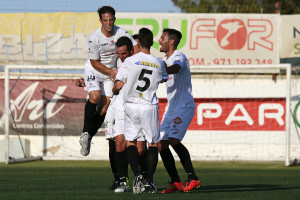 Los jugadores de la Peña celebran el gol de Pacheta en el minuto 31. Fotos: Fútbol Pitiuso