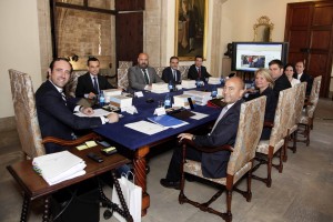 José Ramón Bauza y miembro de su equipo de gobierno, en el último Consell de Govern de la legislatura. 