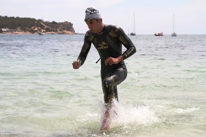 Alberto Parrilla fue el claro vencedor en la travesía de 6 kilómetros. Fotos: Paco Natera