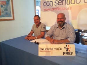 Nacho Rodrigo (dcha) junto a Joaquí Liébana, en rueda de prensa. Foto: L.A.