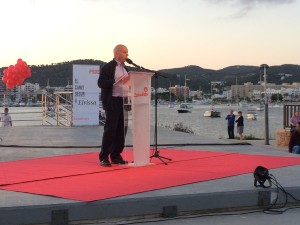 José Tur 'Cires' durante su discurso de cierre de campaña.