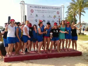 Las Lady Waps se suben al podio como las vencedoras en categoría femenina.