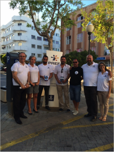 Imagen de los candidatos del PREF en el punto de información situado en Sant Antoni.