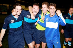 Los jugadores del Ciudad de Ibiza celebran su decisiva victoria ante el Sant Jordi.