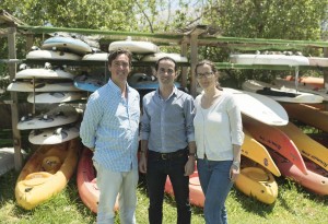 Los integrantes de la lista del PP de Formentera, con José Manuel Alcaraz a la cabeza, en la escuela de windsurf.