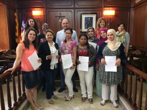 Imagen durante la entrega de los diplomas en el Ayuntamiento de Santa Eulària