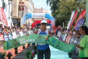 Indre Barkute gana por segunda vez la Ibiza Media Maratón.