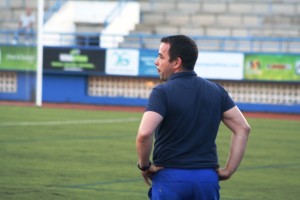 David Torres, entrenador del Ciudad de Ibiza, durante el partido.