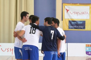 Los jugadores del CV Sant Joan celebran un punto frente al conjunto de Lleida. Foto: C. V.