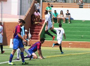 Dani Erencia celebra el gol que ponía a la Peña con ventaja en el marcador en el minuto 44.