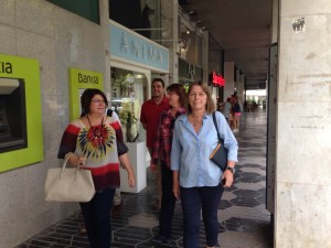 Imagen de Virginia Marí durante su visita al barrio de Es Pratet