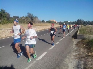 Varios de los corredores durante un momento de la prueba de 21 kilómetros.