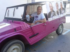 Juanjo Ferrer durante su paseo este lunes con el 'Mehari'