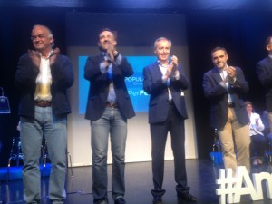 Esteban González Pons, José Ramón Bauzá, Vicent Serra y José Vicente Marí (de izda a drcha) durante el mitin