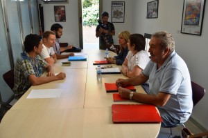 Los representantes de Podemos-Guanyem y PSOE, durante la reunión de este jueves.