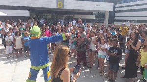 El payaso Cachirulo ha ejercido de maestro de ceremonias ante los pequeños artistas. 