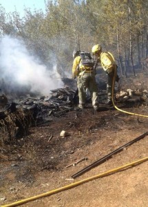 Bomberos trabajando en el lugar de los hechos. Foto: Ibanat.