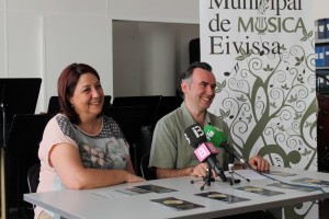 Lina Sansano y Adolfo Villalonga, durante la presentación