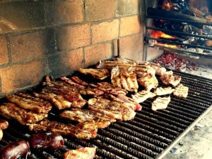 Parrilla del Hostal Costa, en la terraza del establecimiento