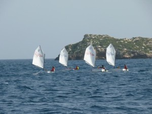 Imagen de una regata disputada en el antepuerto de Vila