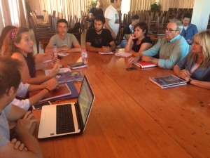 Un momento de la reunión entre Podem-Guanyem y el PSOE que ha tenido lugar esta tarde en Sant Rafel.