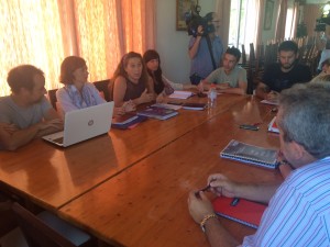 Un momento de la reunión entre Podem-Guanyem y el PSOE que ha tenido lugar esta tarde en Sant Rafel.