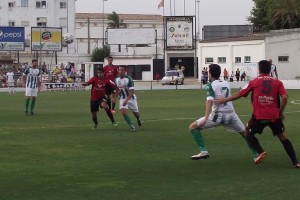 Imagen del partido Sanluqueño - Formentera de ida.  Foto: Sanlúcar Información