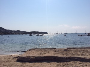 Imagen de la bahía de Talalamanca donde se podían contar varias decenas de barcos.