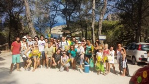 Los voluntarios en la jornada de limpieza estaban citados en el párking de Cala Salada.