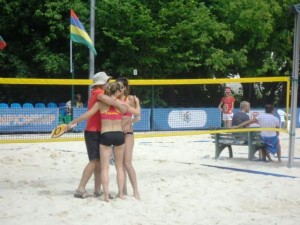 Pilar Escandell y Rosa Sitjà celebran su triunfo en el dobles femenino ante Brasil. Foto: Twitter