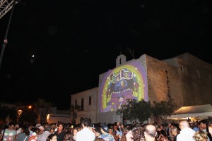 La Plaza de la Iglesia de Sant Frances se vistió de gala para la Flower Power. Fotos: G. Romaní