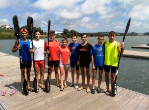 Los ocho palistas ibicencos que este fin de semana compiten en el embalse de Trasona.