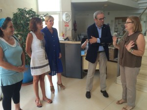 Vicent Torres, al costat de les consellers Marta Díaz, Lidia Jurado i Viviana de Sans, en una visita a principis de juliol a la residència Cas Serres.