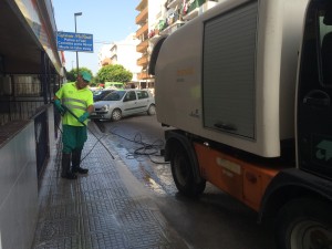 Imagen de un trabajador de los servicios de limpieza de Vila