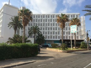 El hotel Agarb de Platja d'en Bossa. 